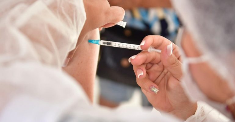 Governo do Amapá aplica mais de 2,5 mil vacinas contra a dengue no estado