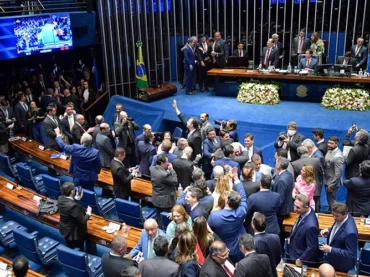 Senado aprova PEC sobre criminalização da posse de drogas
