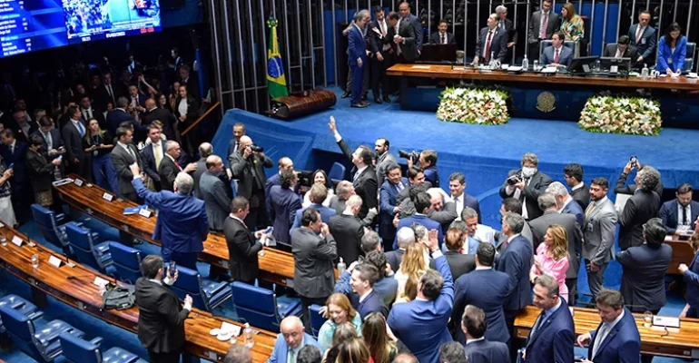 Senado aprova PEC sobre criminalização da posse de drogas