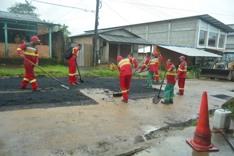 Governo do Amapá intensifica trabalhos de recuperação asfáltica em vias de Oiapoque