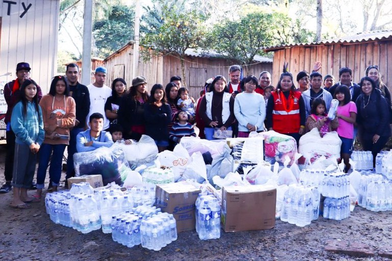 Terra, água e ar: a logística para levar assistência e medicamentos para aldeias no RS