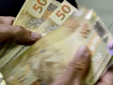 INSS paga segunda parcela do 13º a quem recebe acima do mínimo