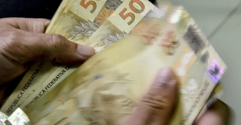 INSS paga segunda parcela do 13º a quem recebe acima do mínimo