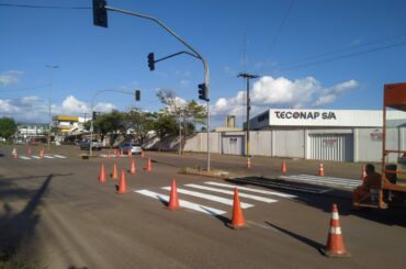 Trânsito seguro: Semáforo no cruzamento da Avenida Maria Colares com a Rua Cláudio Lúcio