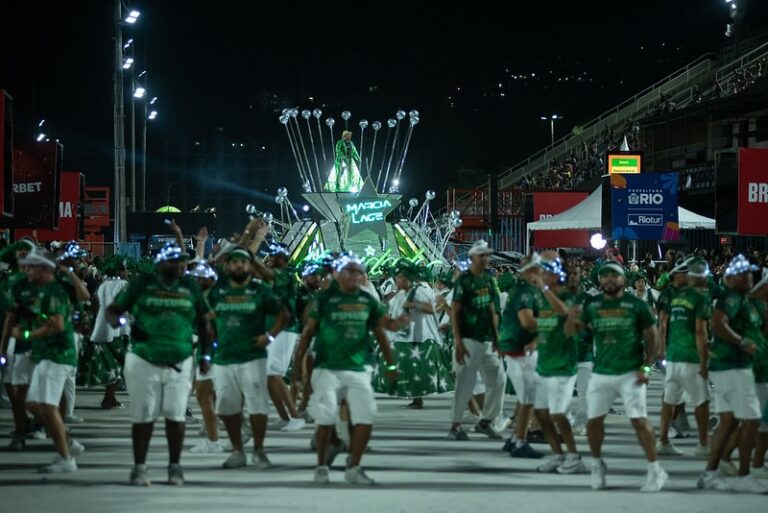 Retorno dos ensaios técnicos do Rio Carnaval reúne 40 mil pessoas no Sambódromo