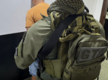 Com passagem pelo Iapen, homem é preso pelo GTA ao tentar descartar drogas pela janela no Macapaba