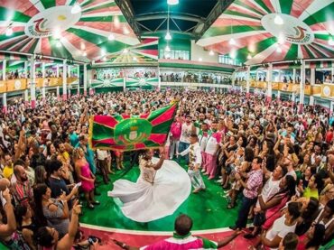 Amapá celebra inauguração da loja oficial da Estação Primeira de Mangueira em Macapá