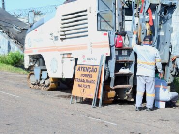 Prefeito Pedro DaLua assina Ordem de Serviço para obras na Avenida Hildemar Maia