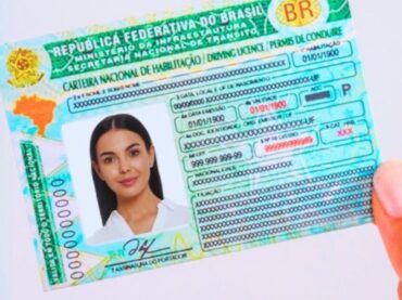 ‘Um sonho de muito tempo sendo realizado’, diz jovem ao receber CNH gratuita do programa Habilita Amapá